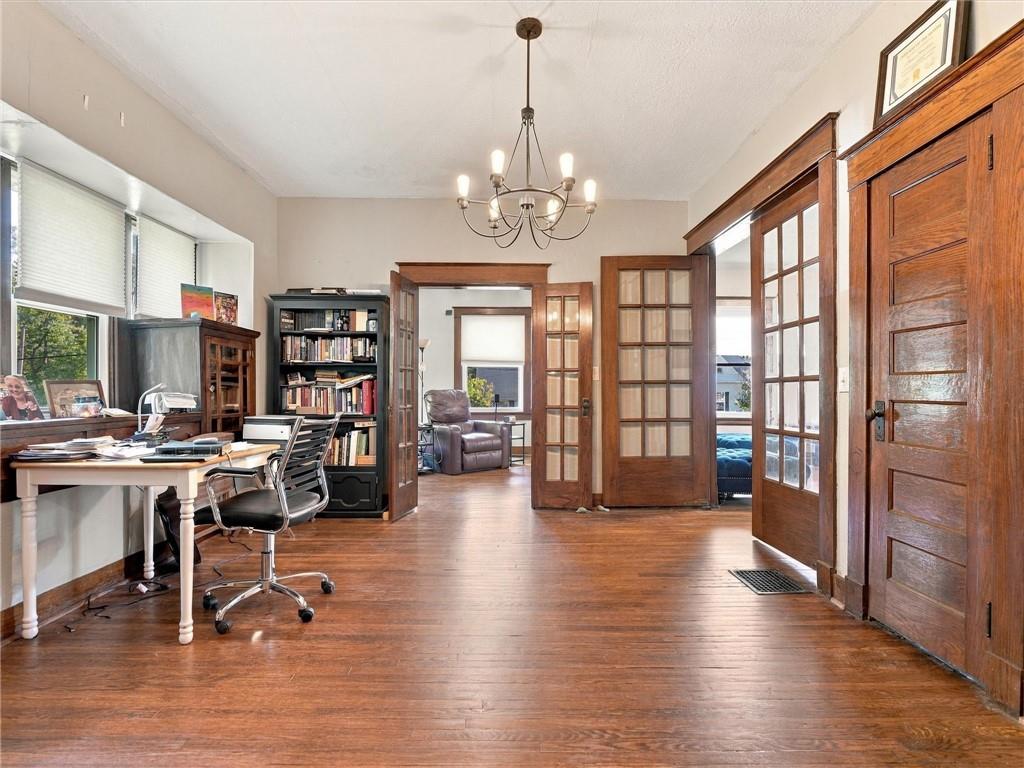 504 N College Street Property Photo 10