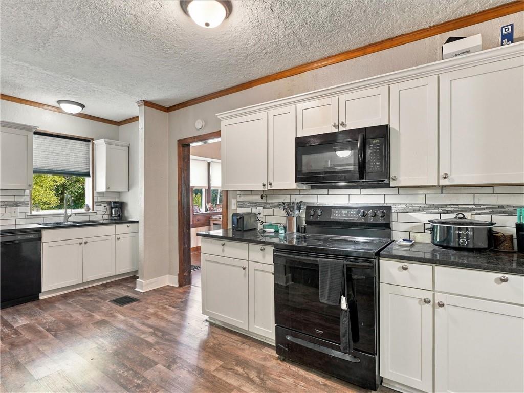 504 N College Street Property Photo 12