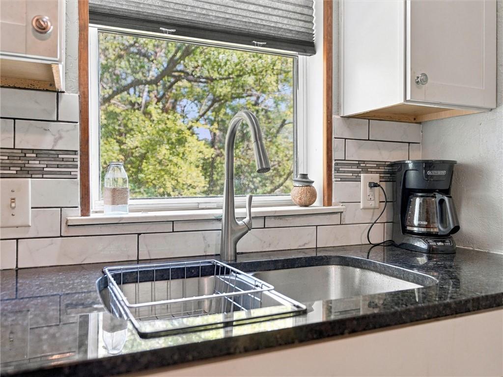 504 N College Street Property Photo 15