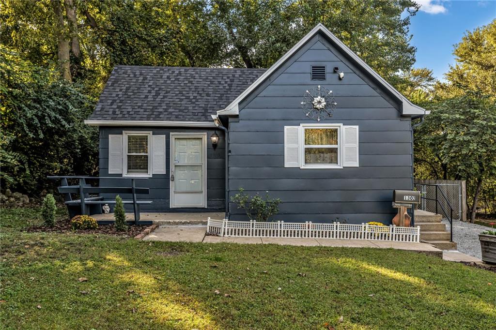 1302 S Hedges Avenue Property Photo 1