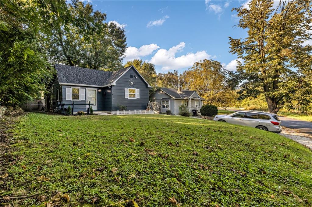 1302 S Hedges Avenue Property Photo 3