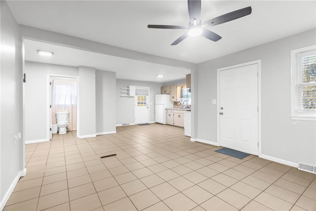 1302 S Hedges Avenue Property Photo 5