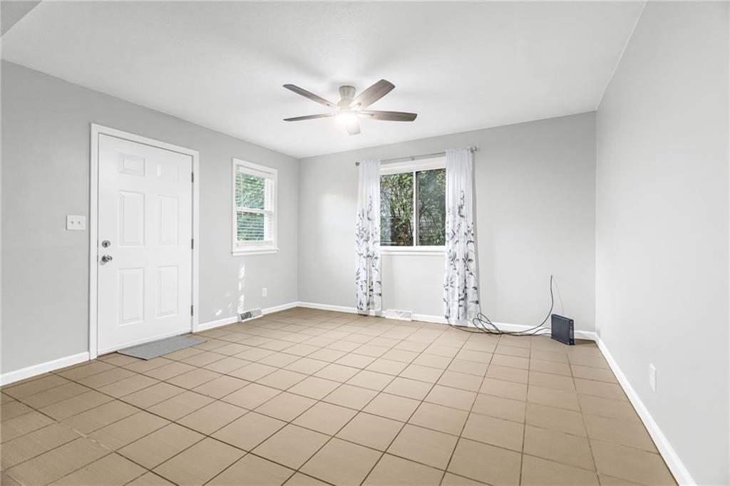 1302 S Hedges Avenue Property Photo 6