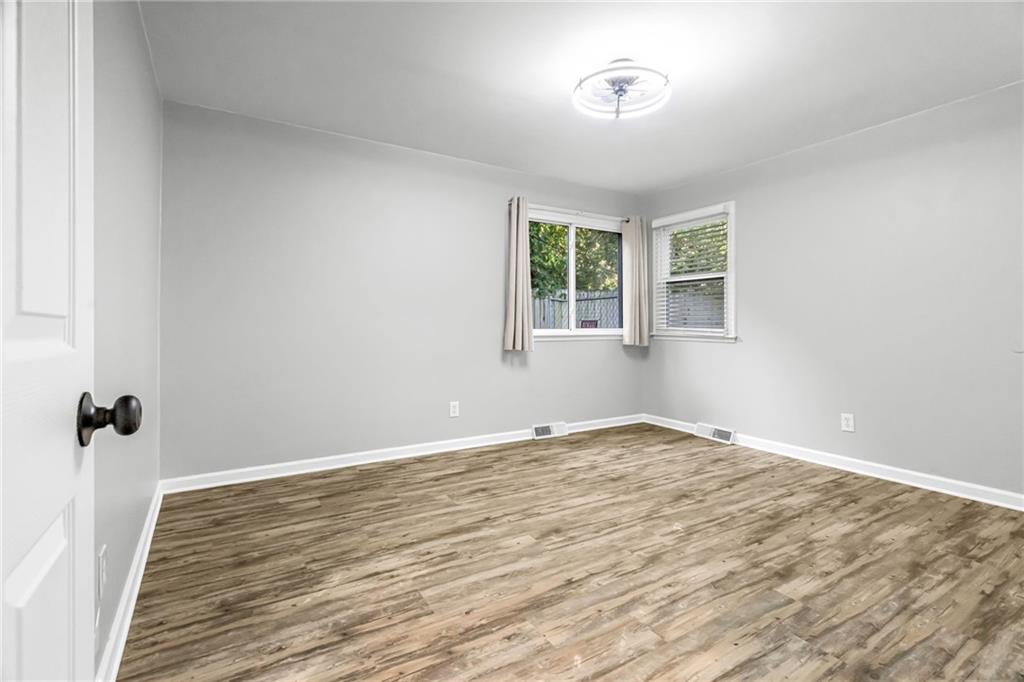 1302 S Hedges Avenue Property Photo 12