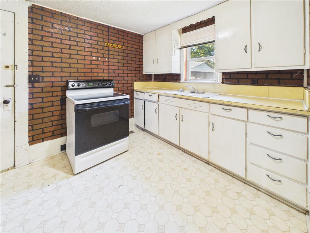 108 S Lee Street Property Photo 4