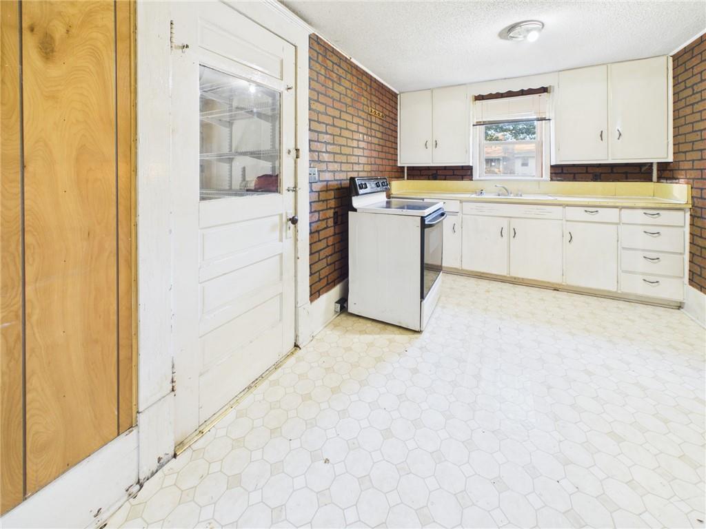 108 S Lee Street Property Photo 6