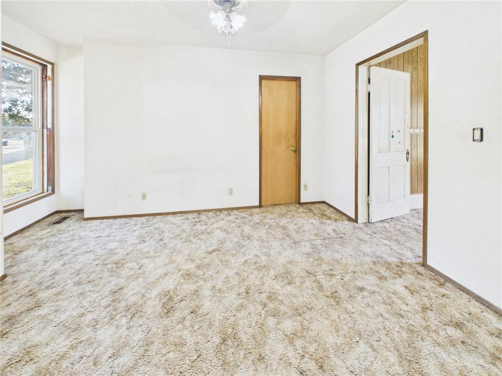 108 S Lee Street Property Photo 15