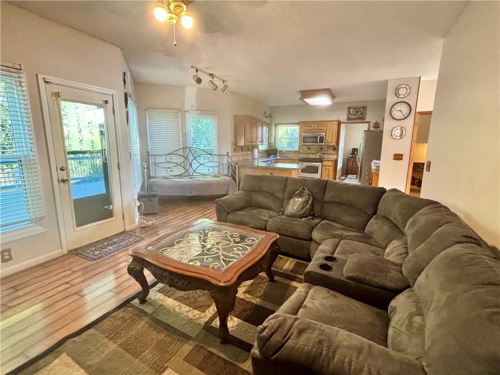 6805 Noland Road Property Photo 14