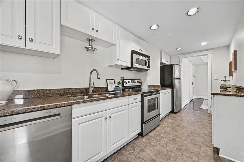 5129 Wyandotte Street Property Photo 13