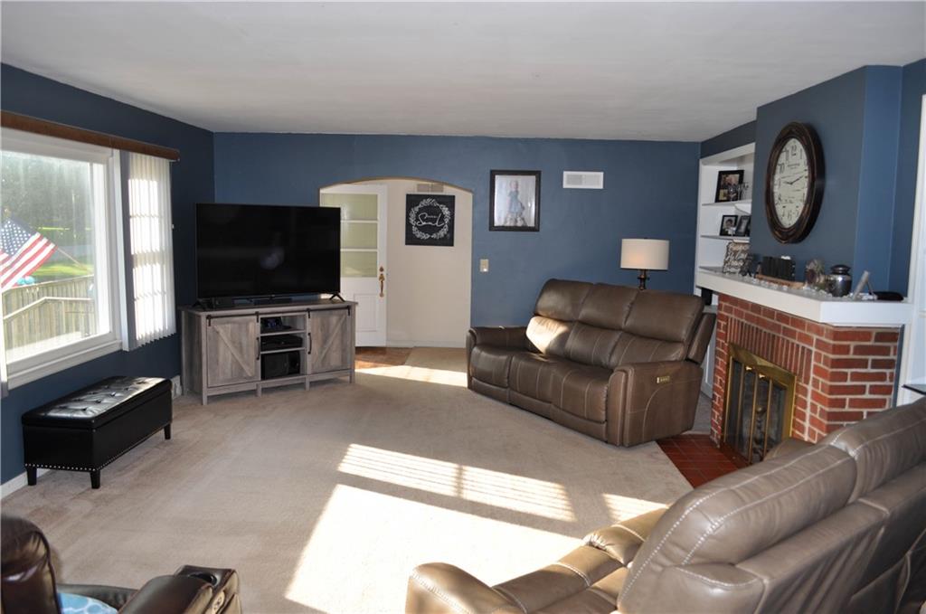 101 S Young Avenue Property Photo 3