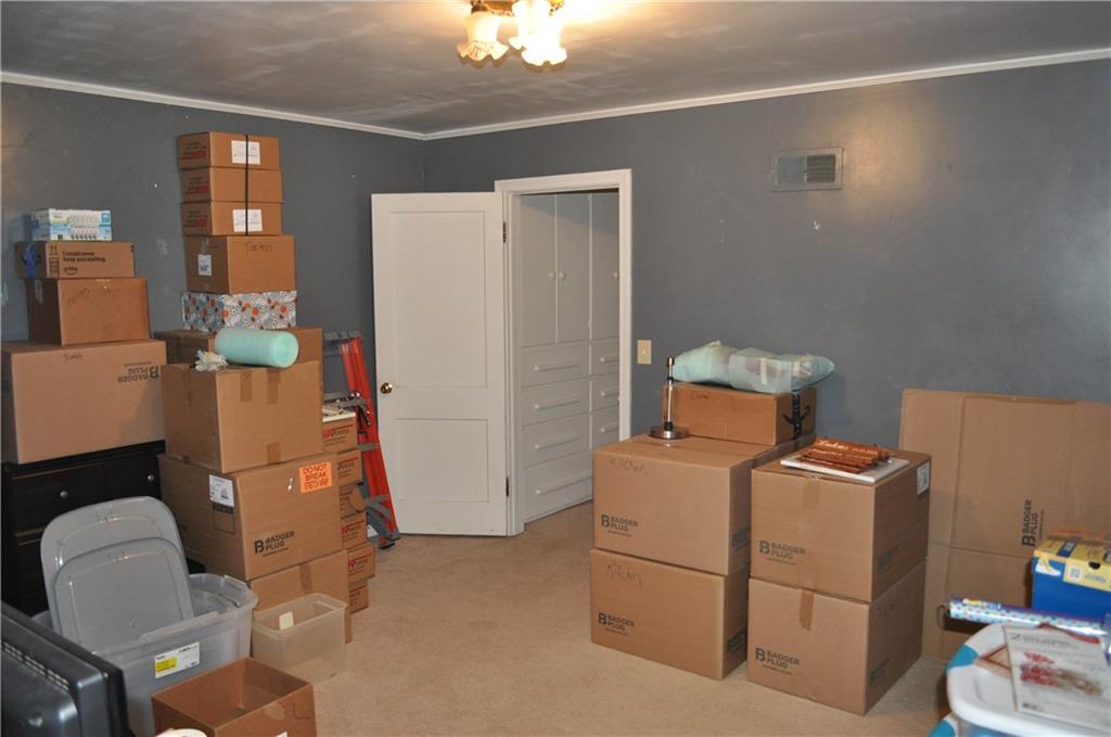 101 S Young Avenue Property Photo 11