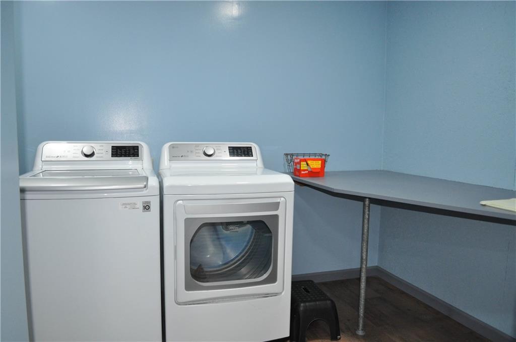 101 S Young Avenue Property Photo 18