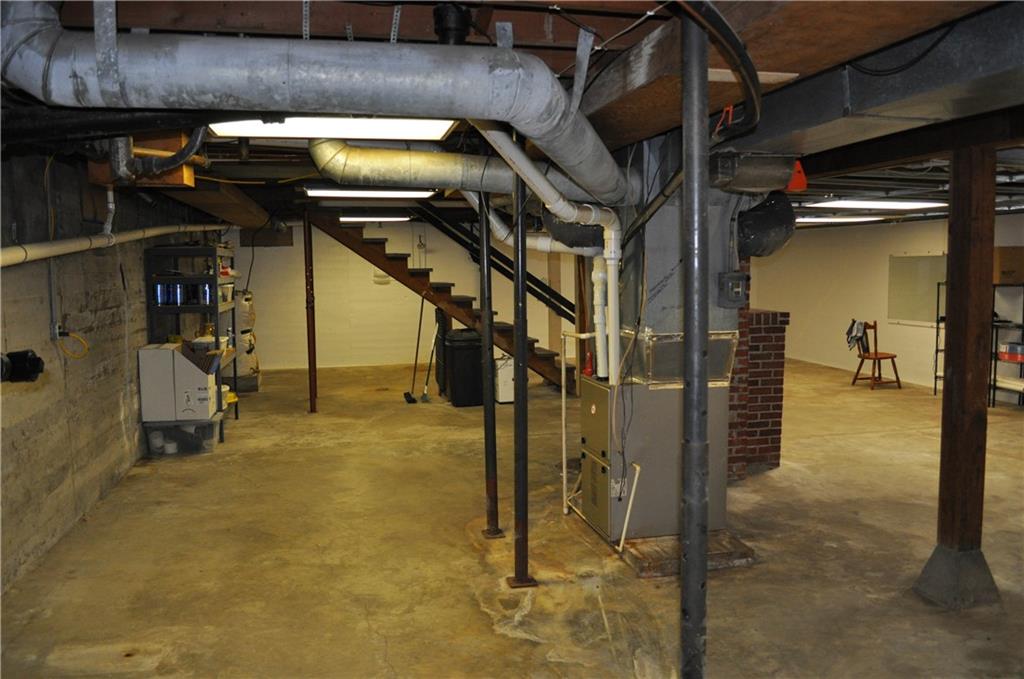 101 S Young Avenue Property Photo 22