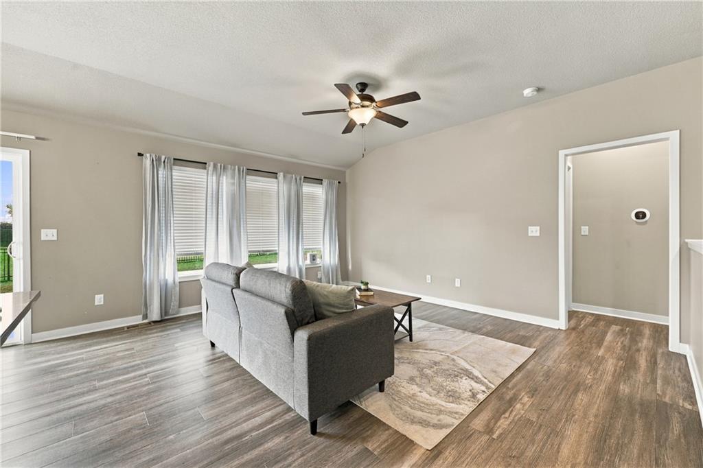 27319 E Sycamore Street Property Photo 4