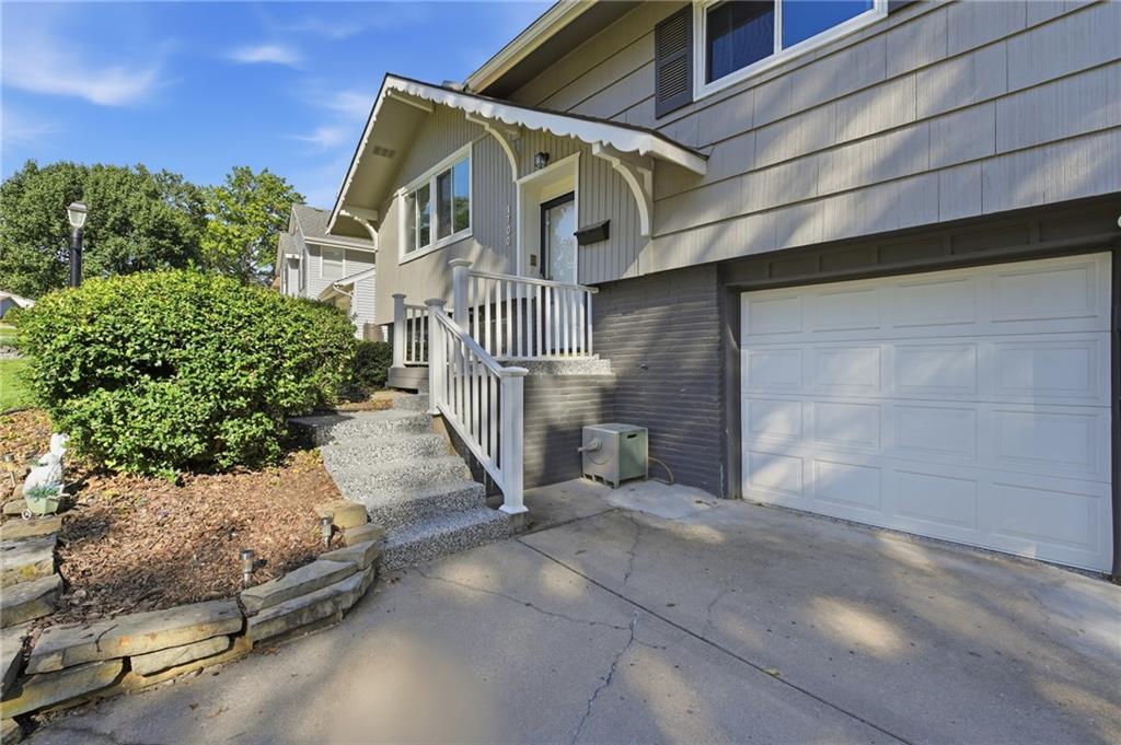 1700 Ne 67th Place Property Photo 6