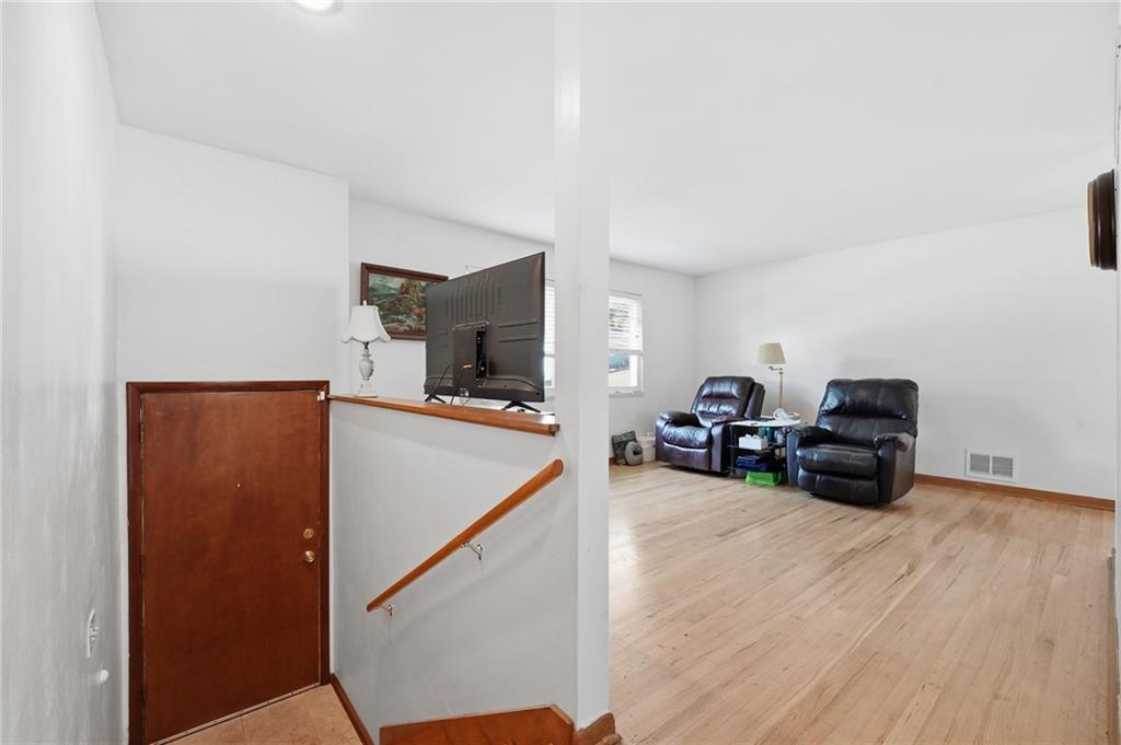 1700 Ne 67th Place Property Photo 8
