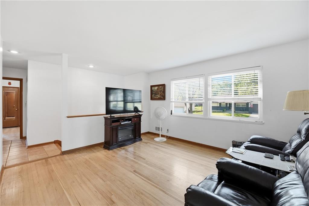 1700 Ne 67th Place Property Photo 10