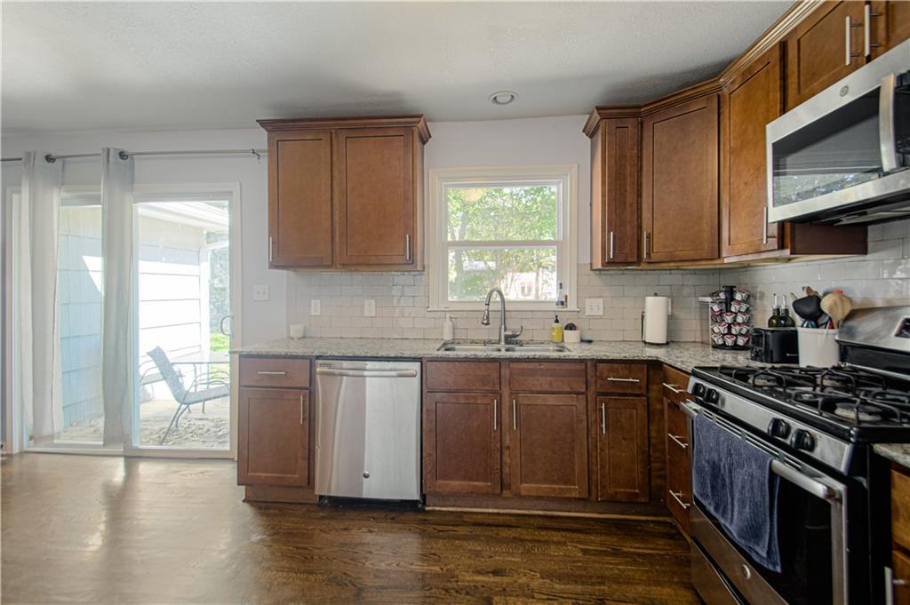 8003 Charlotte Street Property Photo 11