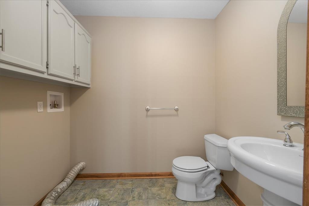 1628 Ne Auburn Drive Property Photo 18