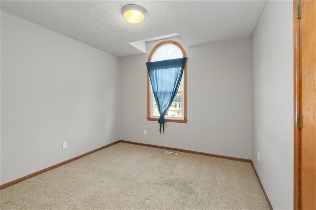 1628 Ne Auburn Drive Property Photo 22