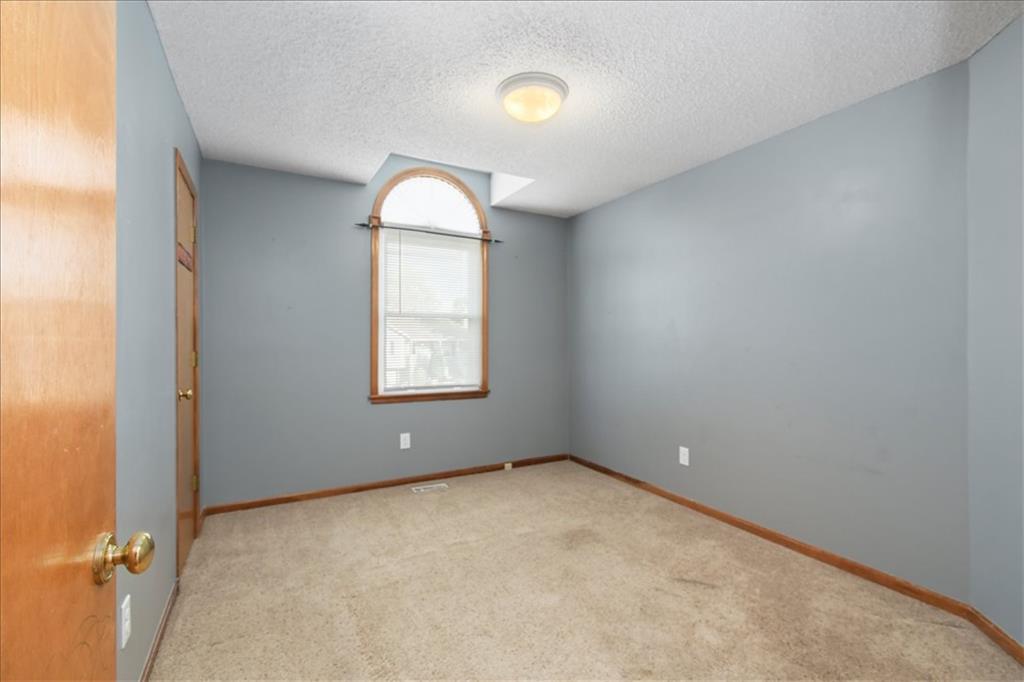 1628 Ne Auburn Drive Property Photo 23
