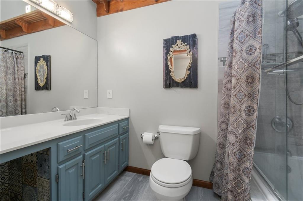 1628 Ne Auburn Drive Property Photo 24