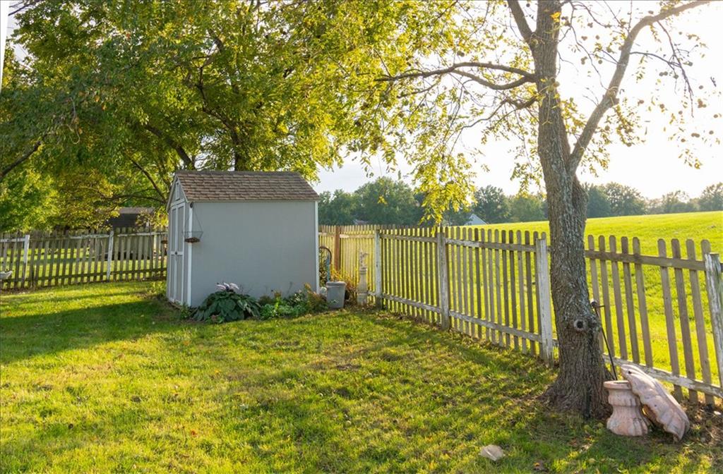 1628 Ne Auburn Drive Property Photo 31