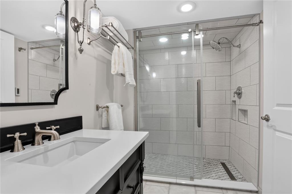 2400 W 103rd Street Property Photo 29