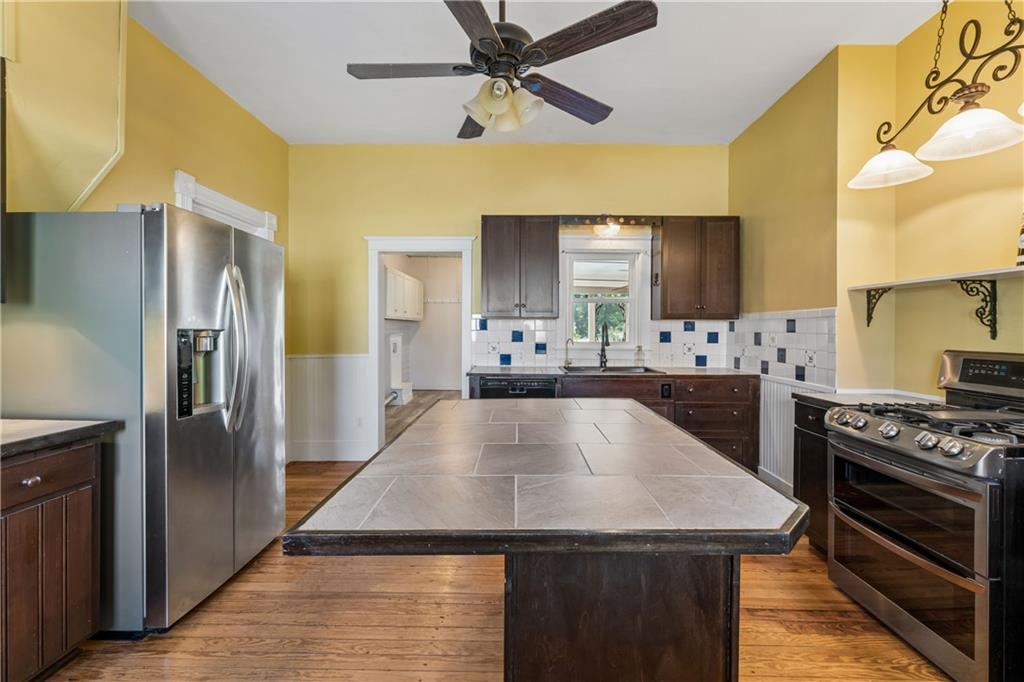 1619 State Street Property Photo 5