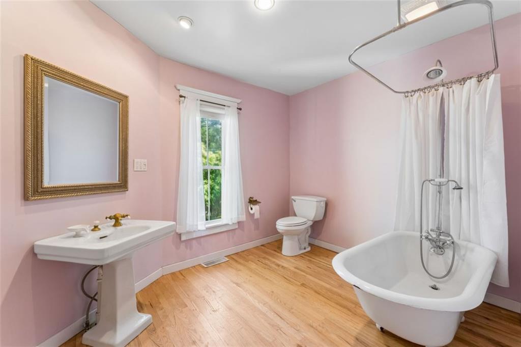1619 State Street Property Photo 8