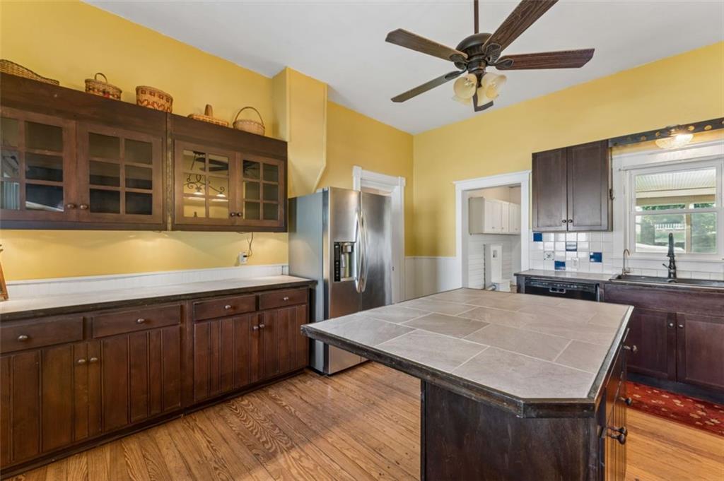 1619 State Street Property Photo 20