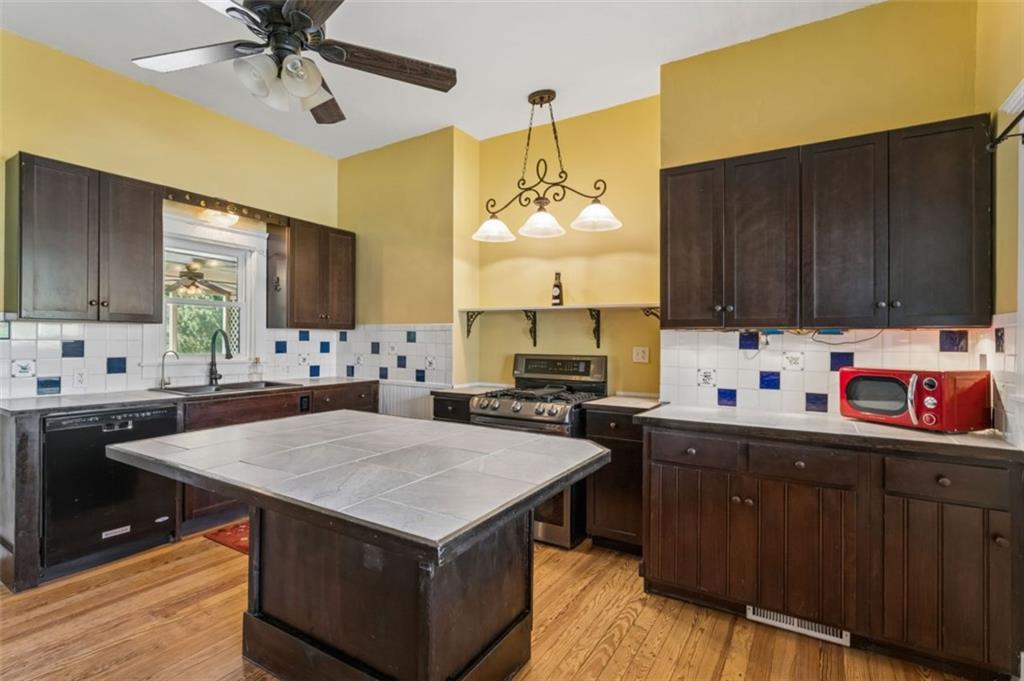 1619 State Street Property Photo 21