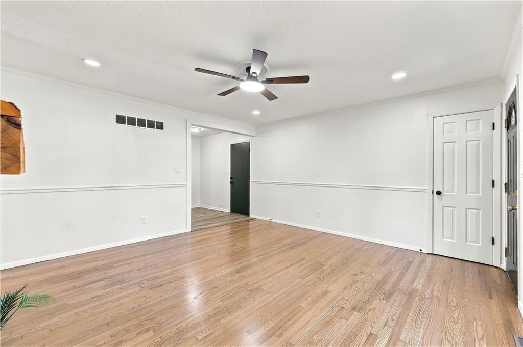 15401 E 36th Street Property Photo 7