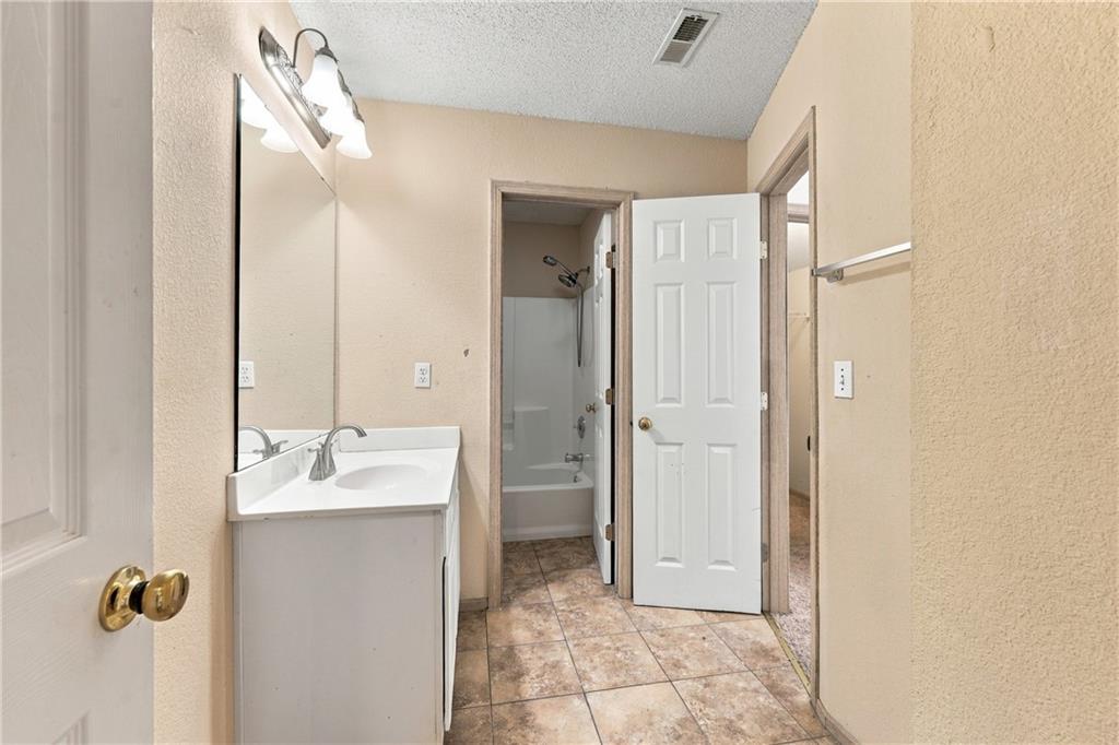 15521 E 48th Street Property Photo 13