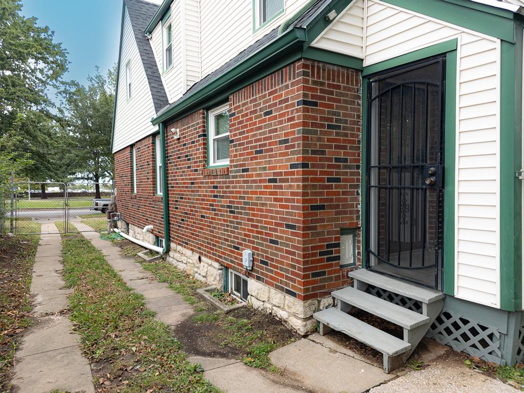 2305 E. Meyer Boulevard Property Photo 72