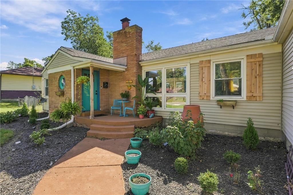 725 W Elm Street Property Photo 1
