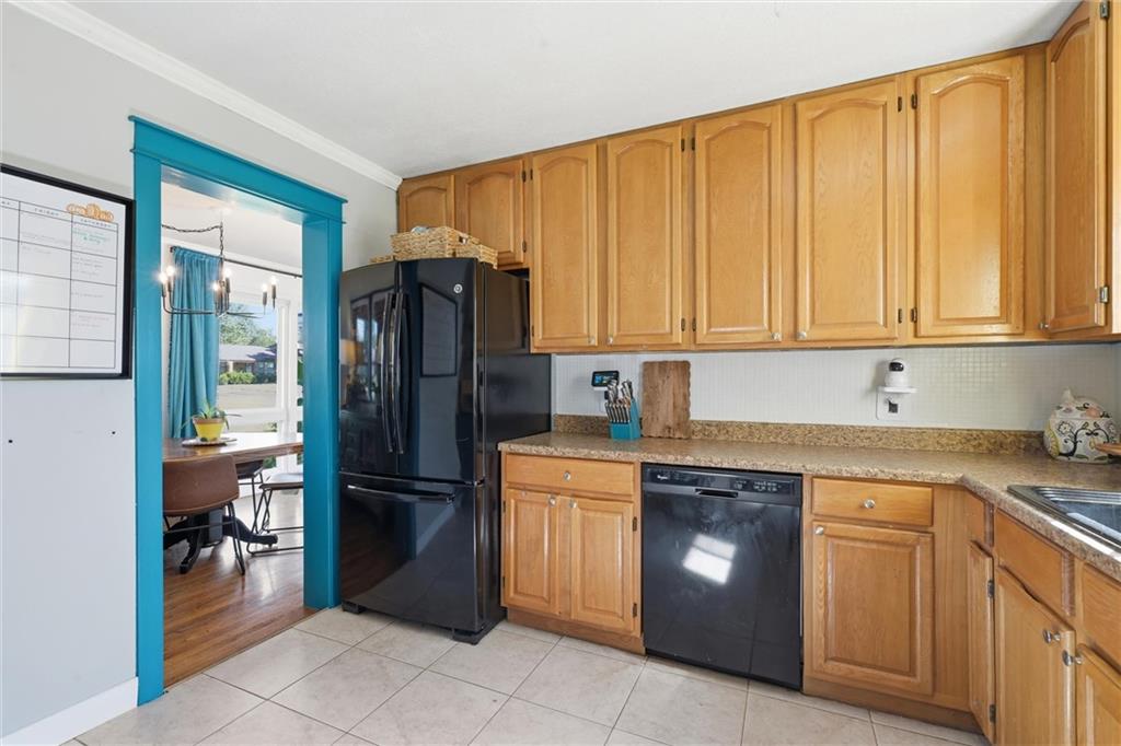 725 W Elm Street Property Photo 15