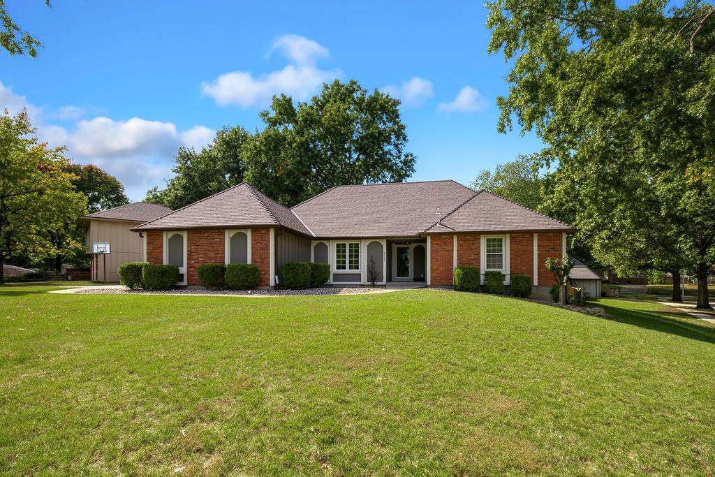 8148 Nw Twin Oaks Drive Property Photo 3