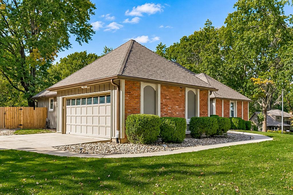 8148 Nw Twin Oaks Drive Property Photo 6