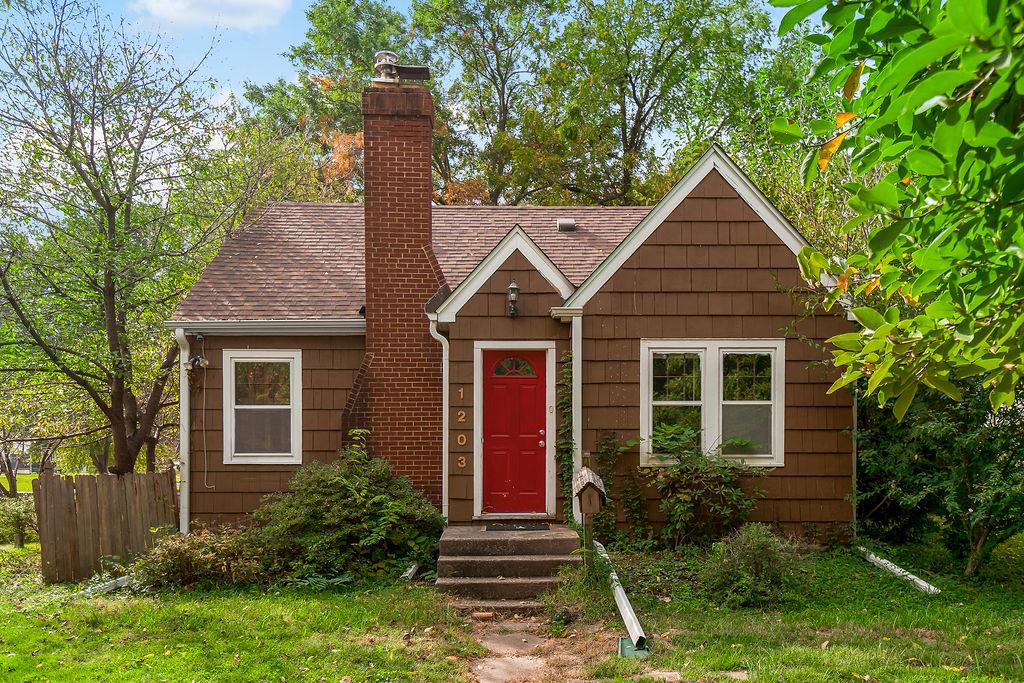 1203 W 27th Street Property Photo 2