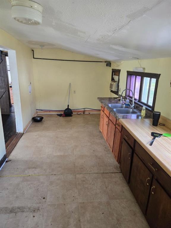 826 Ellinwood Street Property Photo 10