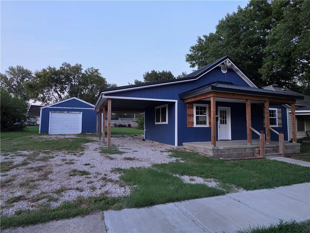 221 E 2nd Avenue Property Photo 1