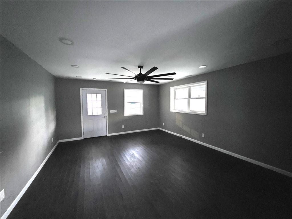 221 E 2nd Avenue Property Photo 3