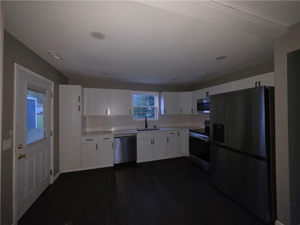 221 E 2nd Avenue Property Photo 10