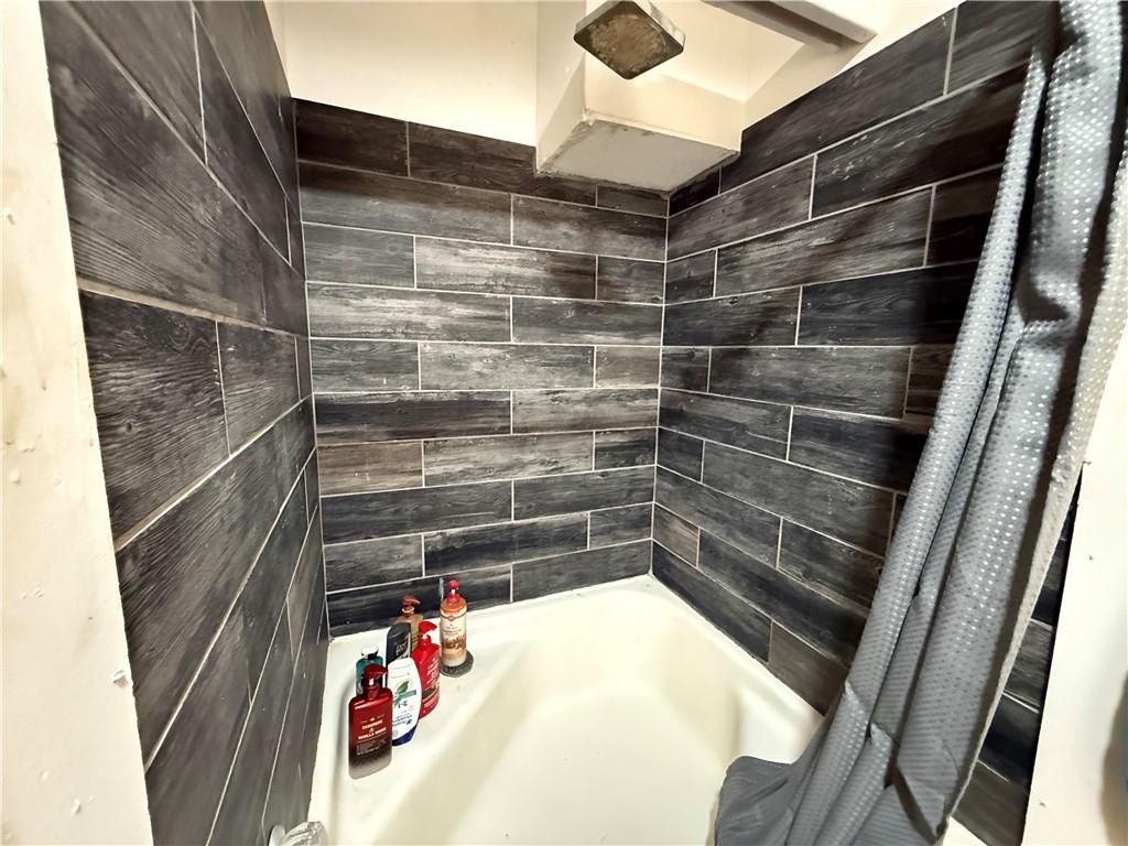 80 S Douglas Street Property Photo 11