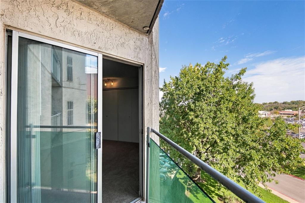 3838 Rainbow Boulevard Property Photo 15