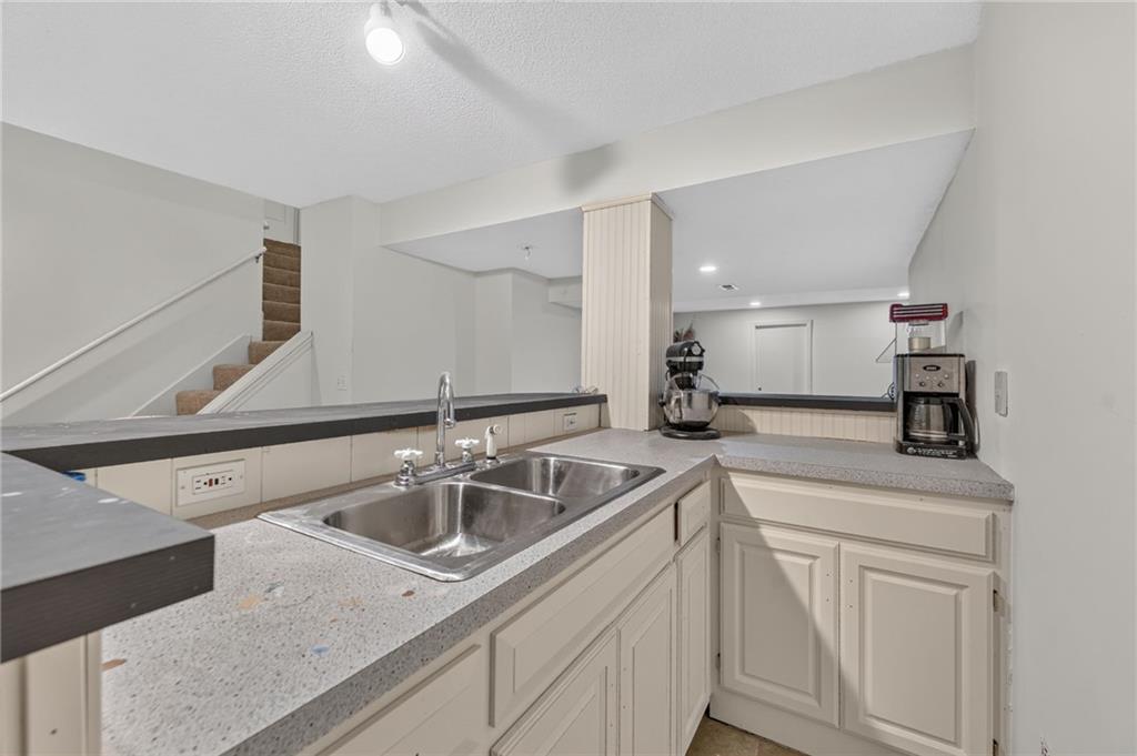 8205 W 153rd Street Property Photo 43