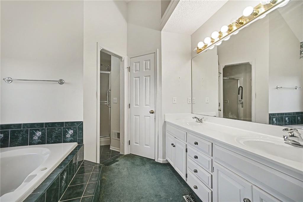 24909 E Blue Mills Road Property Photo 21