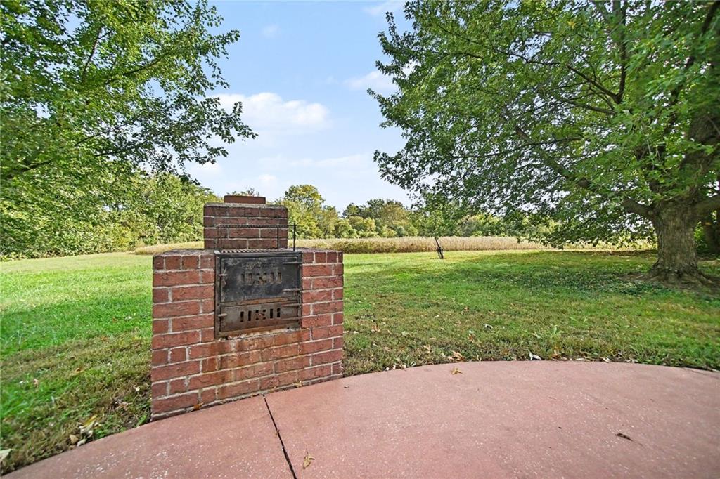 24909 E Blue Mills Road Property Photo 27
