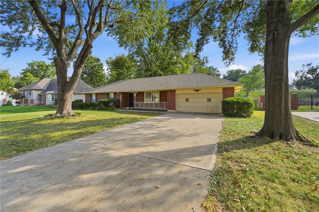 14301 E 44th Street Property Photo 5